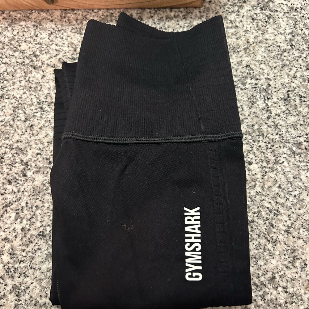 Gym shark leggings